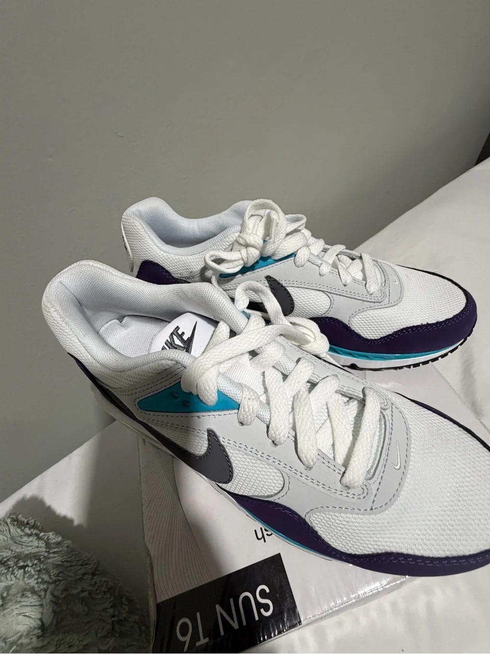 Nike Air Max Correlate White Purple Black Turquoise 511417-153 women size 8.5